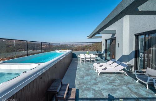Elqosh Cabin | Naomi Boutique Suites