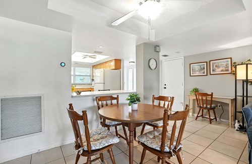 Lely House | Naples Retreat - Walk to Pool and More