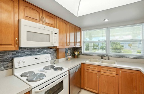 Lely House | Naples Retreat - Walk to Pool and More