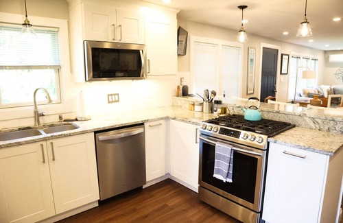 Saunderstown House | Narragansett Ideal 3BR Open, Bright, & Quietn