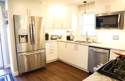 Saunderstown House | Narragansett Ideal 3BR Open, Bright, & Quietn