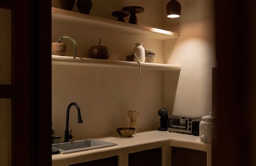 Zona Centro House | Narrativ Lofts -Lira- Mid Century Cozy Retreatn