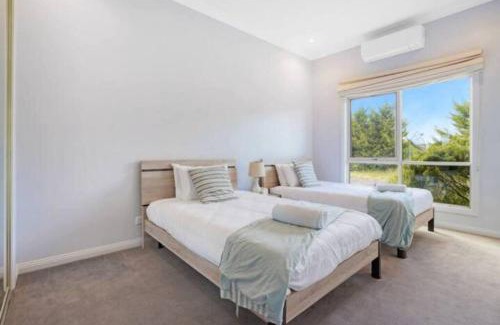 Narre Warren East House | Narre Warren Farm Farm 20 People