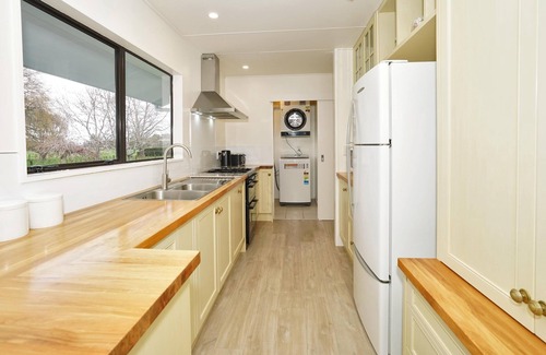 Rukuhia House | Narrows Hideaway - Rural retreat near Hamilton Airport