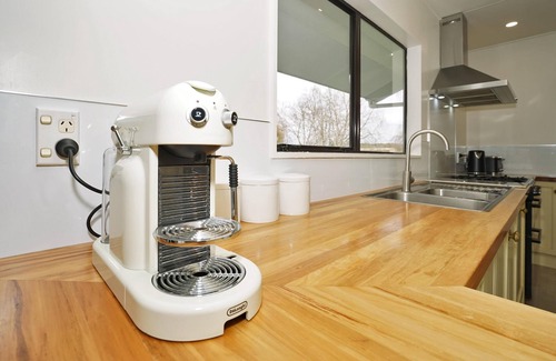 Rukuhia House | Narrows Hideaway - Rural retreat near Hamilton Airport