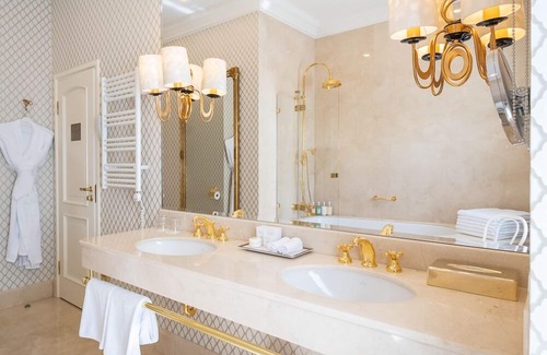 Old Town Hotel | NARUTIS hotel