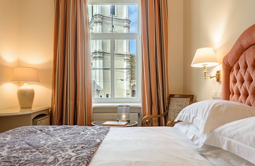 Old Town Hotel | NARUTIS hotel