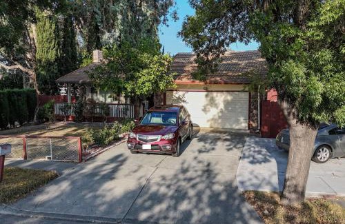 South San Jose House | Narvaez Master bedroom private entry and bathroom