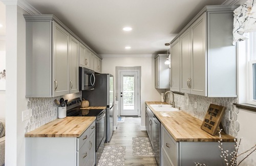 Goodlettsville Cottage | 🤠Nash-Burg Cottage CLOSE to NASHVILLE, Feels and Looks like Gatlinburg- Fire Pit