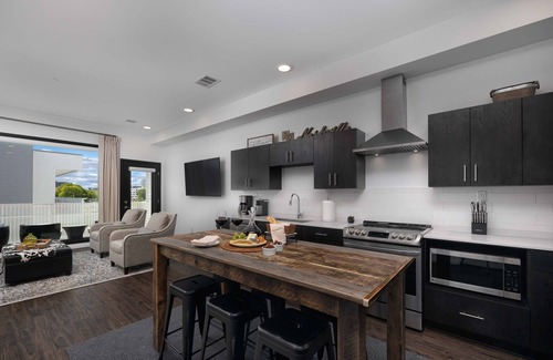 Edgehill Condo | Nashville Condo-Walking Distance to The Gulch, Free Parking, Private Balcony