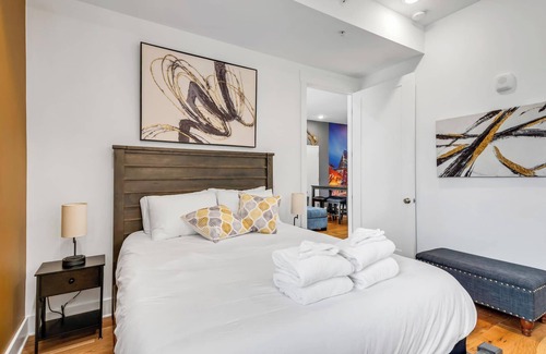 Inglewood Condo | Nashville Nights - Luxury Condo Close to Downtown