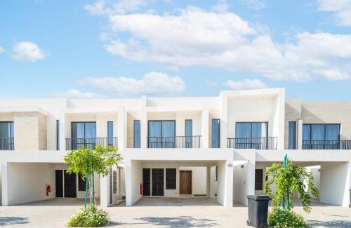 Mina Al Arab Villa | Nasma Luxury Stays - Luxurious Beachside Villa with Private Patio