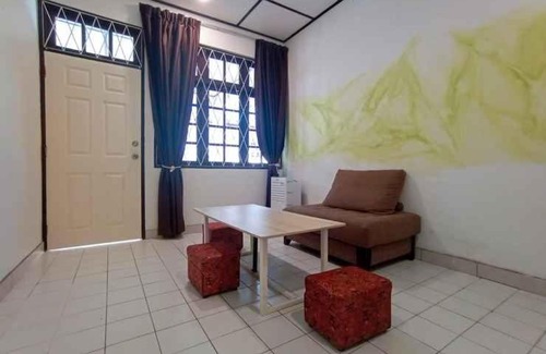 Kampung Stampin House | Natol Homestay Venice