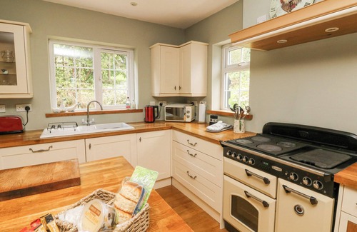 Okehampton Cottage | NATTADEN @ FOURWINDS, pet friendly, with open fire in Okehampton