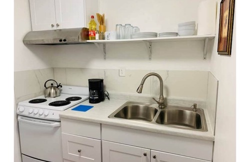 San Leandro House | Natural Light 1 Bedroom In-Law Unit w/Washer/Dryer