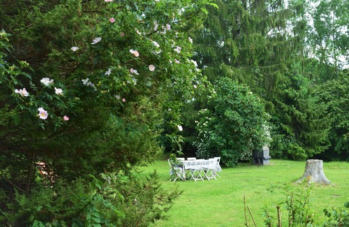 Malzow Apartment | Nature and tranquillity - in a historic thatched farmhouse with a large garden