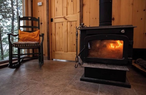 Saint-Etienne-De-Bolto Cabin | Nature eco-lodge with water view: La Mésange