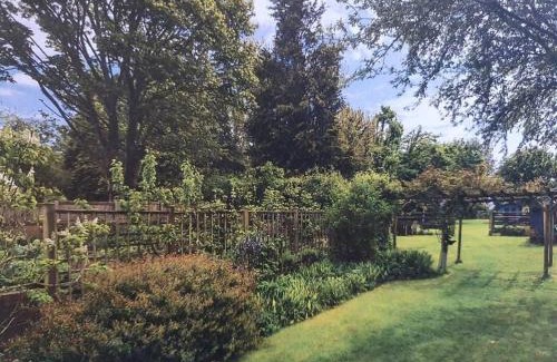 Etchinghill House | Nature Charm & Fruit Delights, multi-generation celebratory home -Try, Relax, Repeat - Sellindge