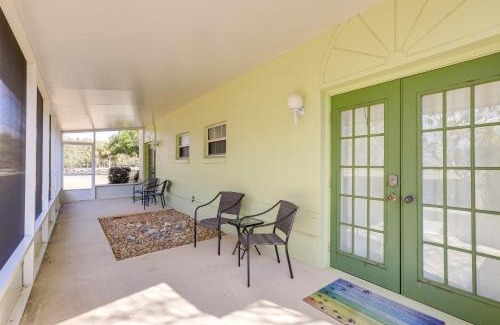 Williston House | Nature Coast Farmhouse with Screened-In Porch!