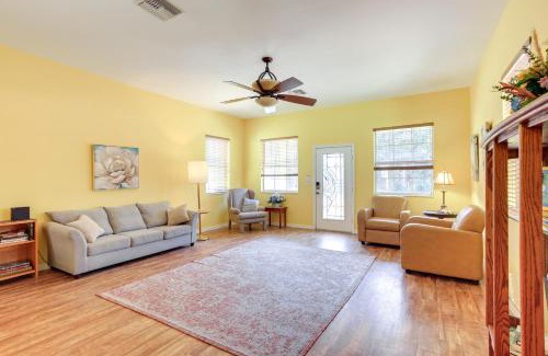 Williston House | Nature Coast Farmhouse with Screened-In Porch!