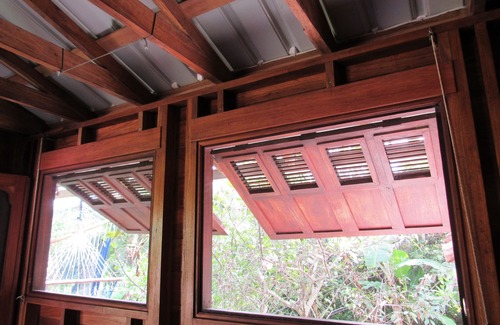 Bocas del Toro Cabin | Nature Lovers Cabin by Bluff Beach, beautiful garden with pond and wildlife !
