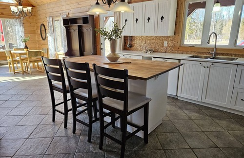 Val-des-Monts House | Nature lover’s retreat in the forest. Near hiking, skiing, swimming, etcn