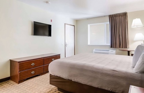 Aberdeen Hotel | Nature Right Outside Your Door at GuestHouse Montesano! Free Onsite Parking