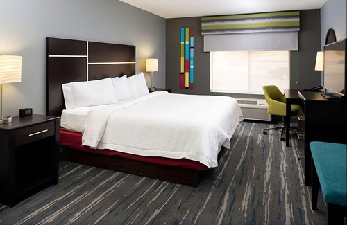 Glenwood Springs Hotel | Nature's Beauty at Your Doorstep! Free Breakfast, Free Parking, Indoor Pool!