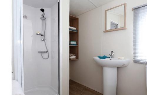 Great Houghton House | Nature's Nook - Billing Aquadrome