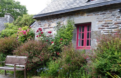 Saint-Urbaine Cottage | Nature travel in the outbuilding of a water mill