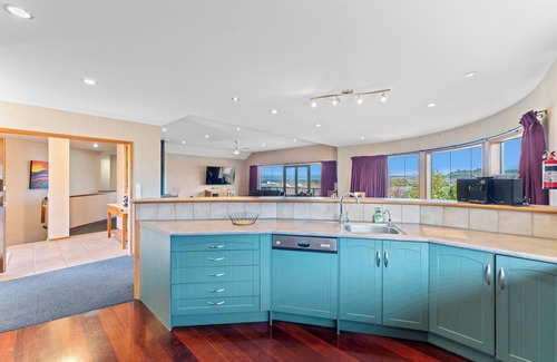 Nukuhau House | Nature Vistas - Lake Taupo Holiday Home