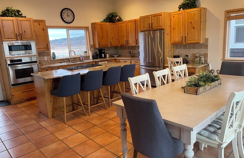 Freeland House | Nature’s Nook-Nestled Near Beach and Deer Lagoon 3-bedroom house, Freeland