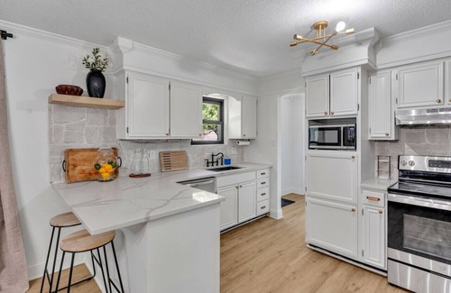 Inglefield House | Nature’s Retreat with Game Room | Hot Tub | Sauna