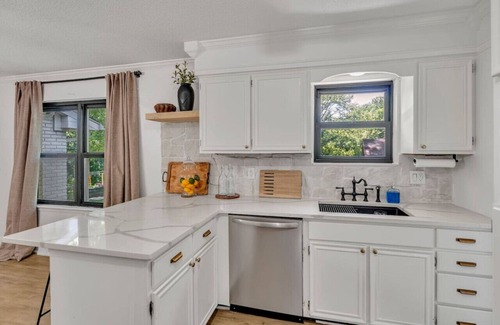 Inglefield House | Nature’s Retreat with Game Room | Hot Tub | Sauna