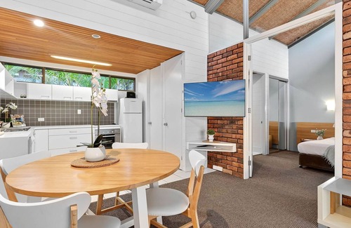 Moonee Beach Apartment | Nautilus Resort - Executive Apartment with Beach on your doorstep