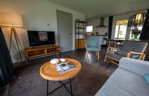 Burdaard Villa | Nautisch de Luxe 4p - Two Bedroom Villa, Sleeps 4
