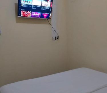 Batang Hotel | Navisha Guest House Syariah near Exit Tol Batang RedPartner