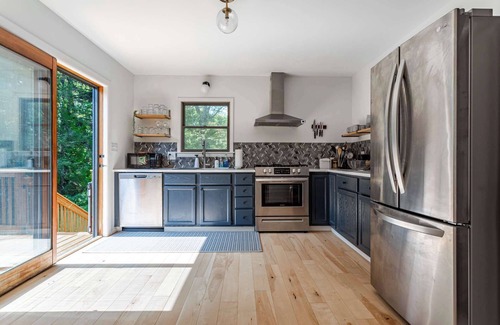 Hollowville House | Navywood: Scandi | Peaceful | Red Hook/Rhinebeck