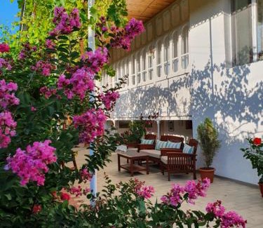 Jokolo House | Nazy's Guest House