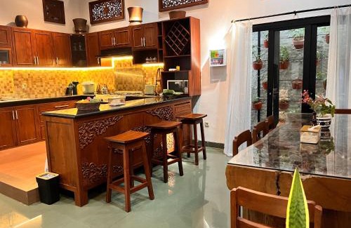 Solo City Centre Bed & Breakfast | Ndalem Srigading Villa Solo
