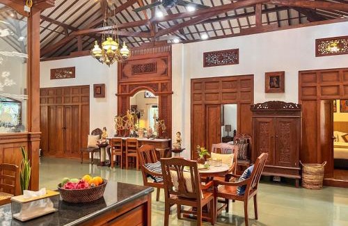 Solo City Centre Bed & Breakfast | Ndalem Srigading Villa Solo