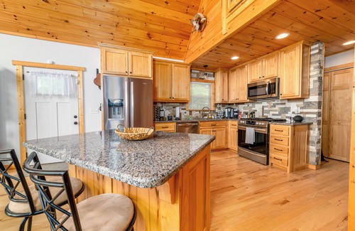 Murphy Ski Chalet | nDiscover Your Perfect Getaway: Where Furry Friends and Foodies Feel at Home!