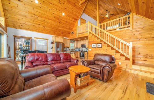Murphy Ski Chalet | nDiscover Your Perfect Getaway: Where Furry Friends and Foodies Feel at Home!