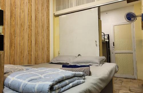 Andheri Hotel | Near Airport AC Couple Friendly Small Cozy Room at a Budget Inn