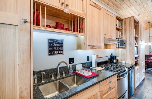 Broadwater County House | Near Bozeman~Modern Rustic Retreat~Private Guest House~On the Missouri River
