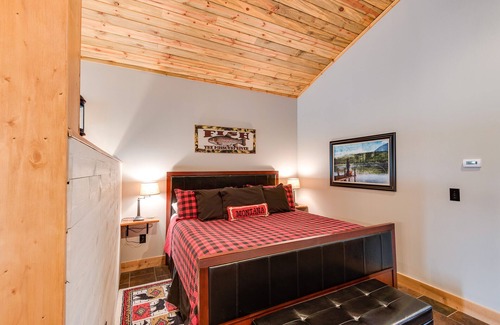 Broadwater County House | Near Bozeman~Modern Rustic Retreat~Private Guest House~On the Missouri River