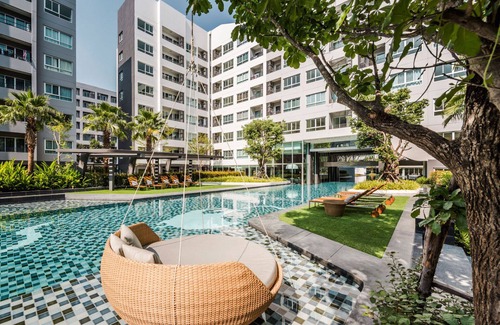 Bang Chak Condo | Near BTS *Exclusive*Huge Pool @ Sukhumvt 64