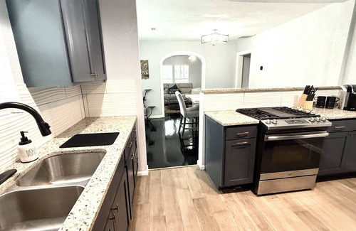 Highland Park House | Near Downtown with Huge Private Backyard w/Turf