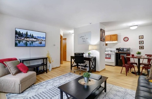 Wauwatosa Apartment | Near Froedtert, King Bed, Fast WiFi, Underground Parking