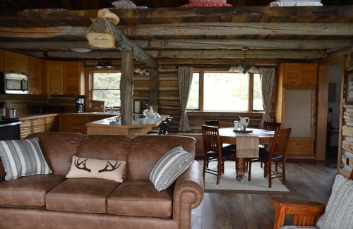 Pendroy Cabin | Near glacier park. Perfect setting for outdoor enthusiasts. Family friendly.